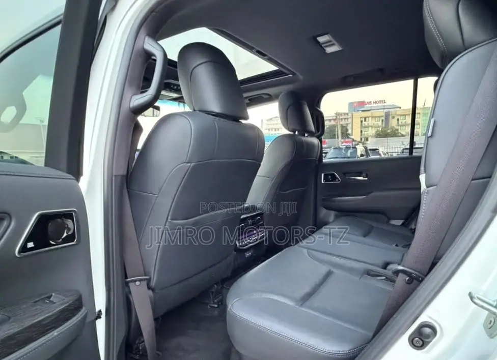 Toyota Land Cruiser 2024 White