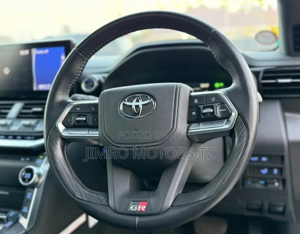 Toyota Land Cruiser 2024 White