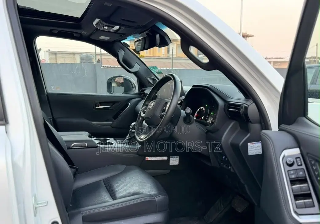 Toyota Land Cruiser 2024 White