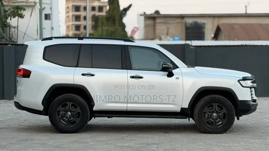 Toyota Land Cruiser 2024 White