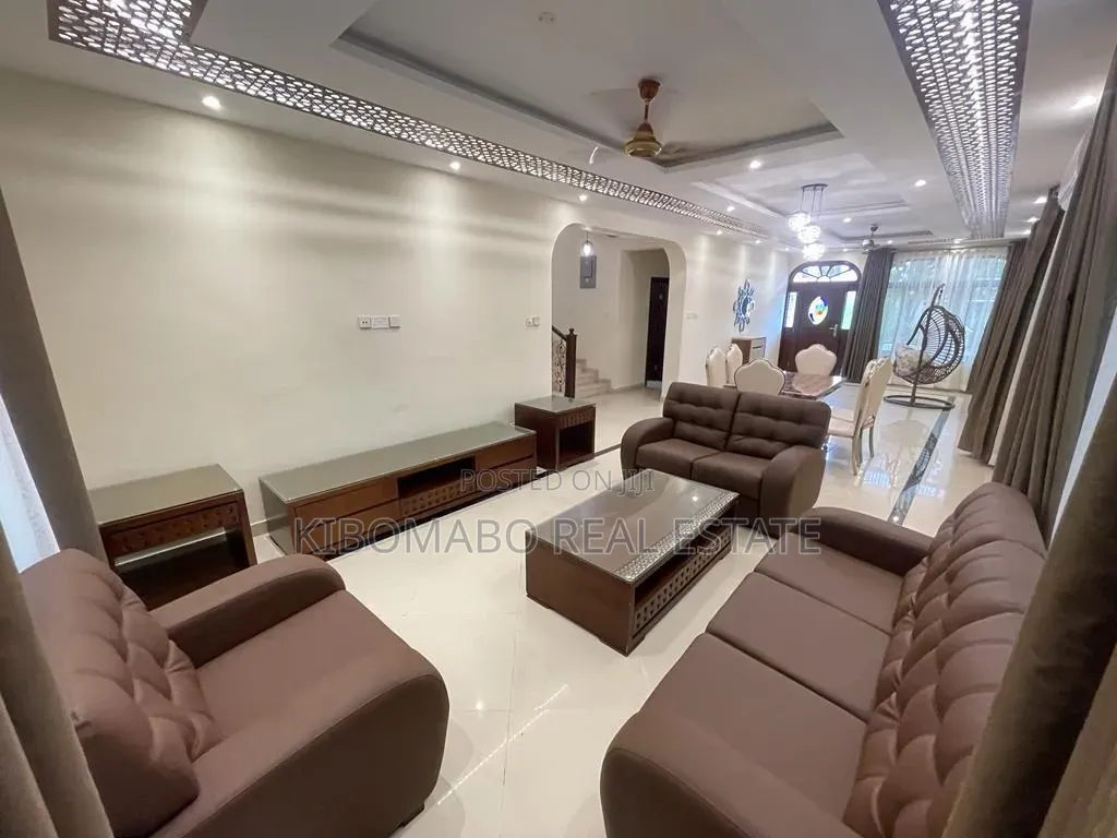 Furnished 4bdrm Villa in Ada Estate for rent