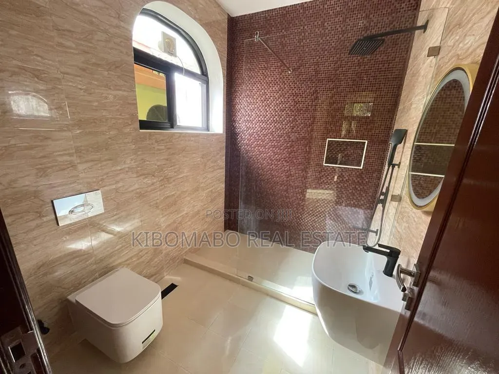 Furnished 4bdrm Villa in Ada Estate for rent