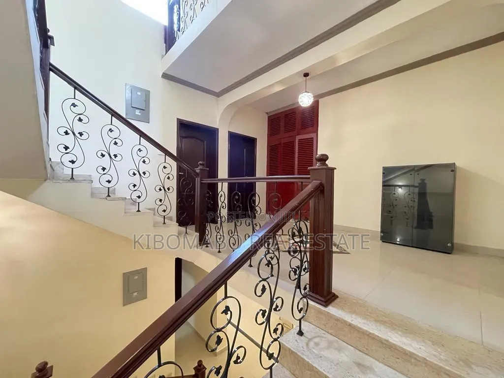 Furnished 4bdrm Villa in Ada Estate for rent