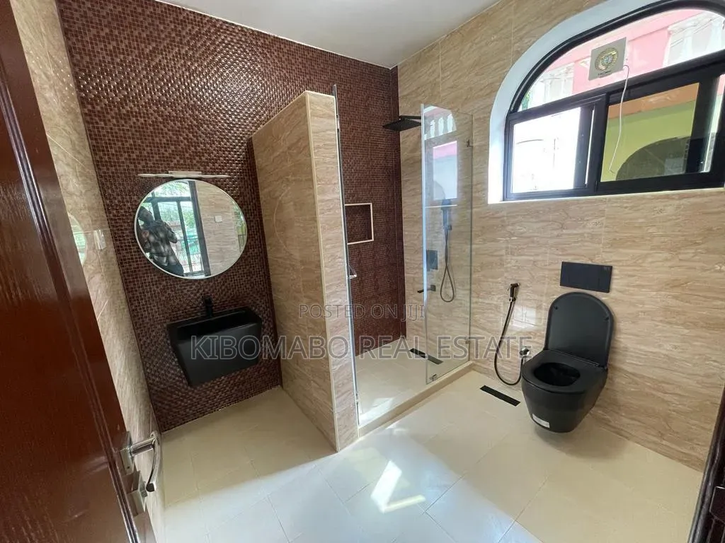 Furnished 4bdrm Villa in Ada Estate for rent