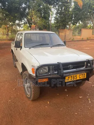 Toyota Hilux 1999 White