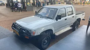 Toyota Hilux 1999 White
