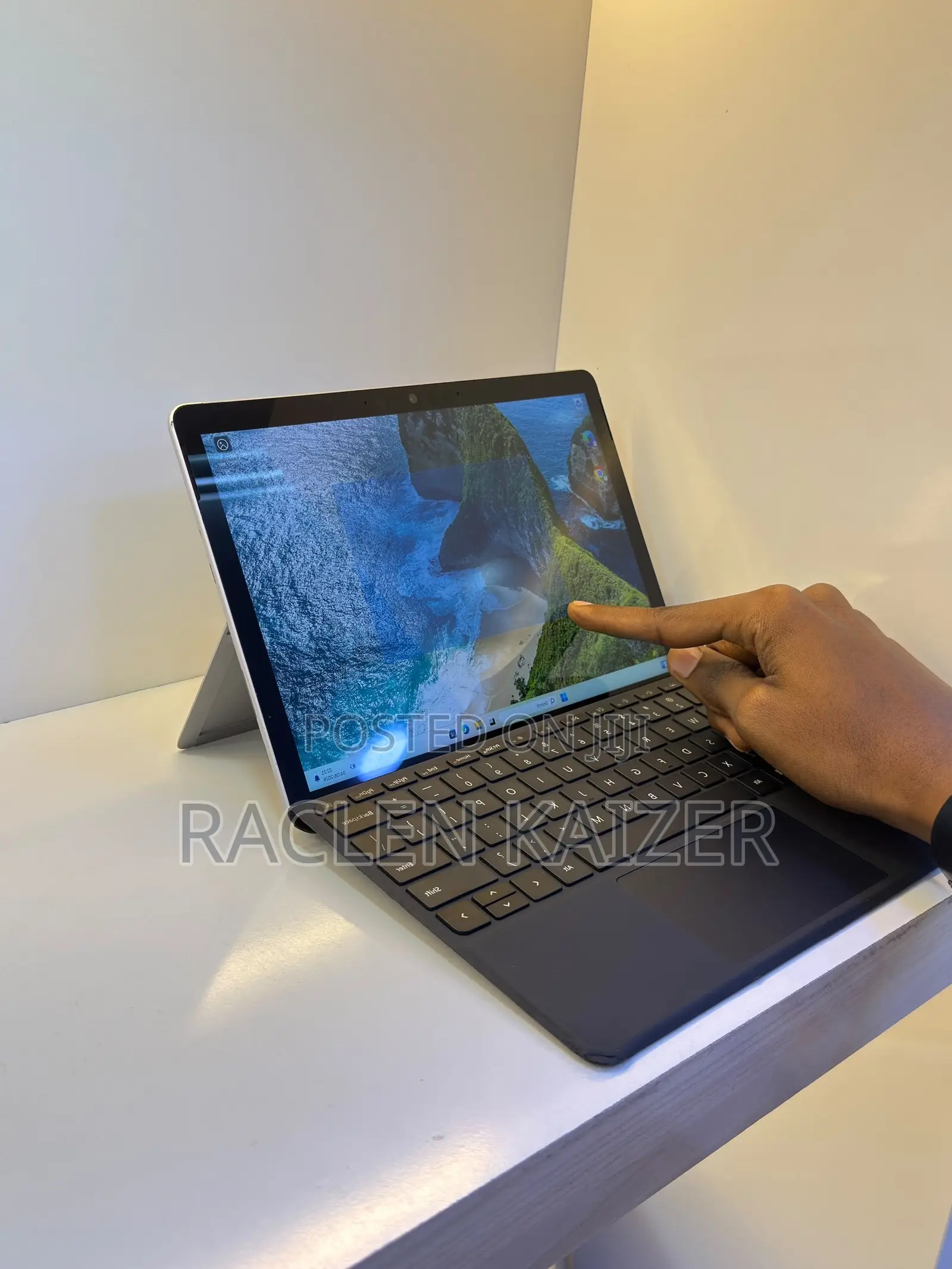 New Laptop Microsoft Surface Go 2 8GB Intel Core M3 SSD 128GB