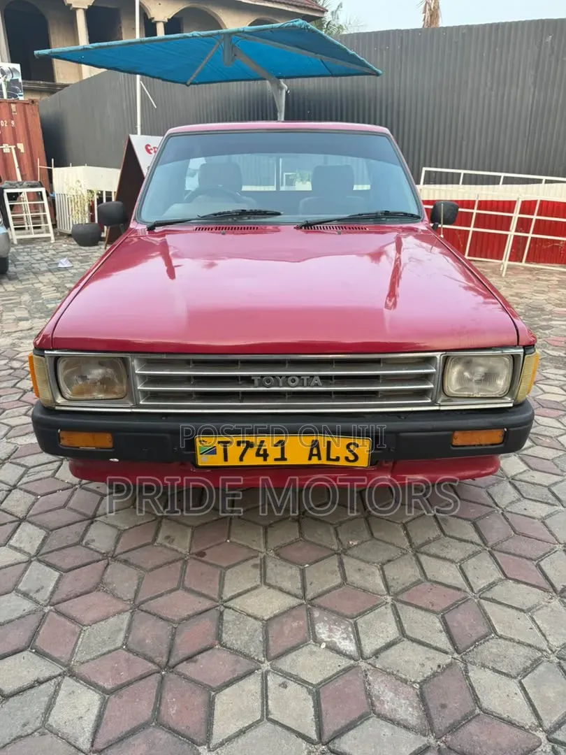 Toyota Hilux 1990 Red