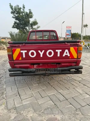 Toyota Hilux 1990 Red