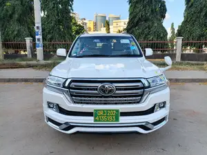 Toyota Land Cruiser 4.6 V8 ZX 2018 White