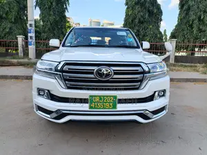 Toyota Land Cruiser 4.6 V8 ZX 2018 White