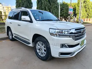Toyota Land Cruiser 4.6 V8 ZX 2018 White