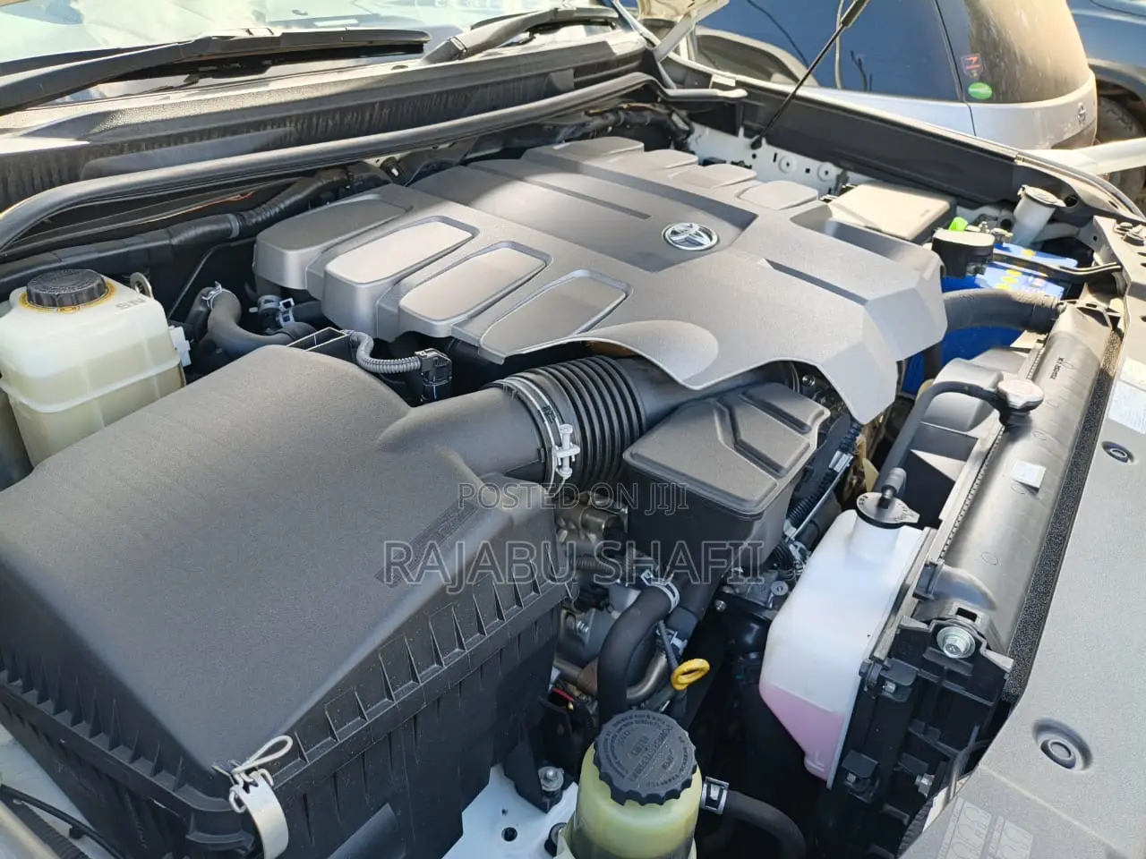 Toyota Land Cruiser 4.6 V8 ZX 2018 White