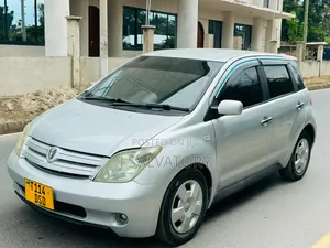 Toyota IST 2005 Silver