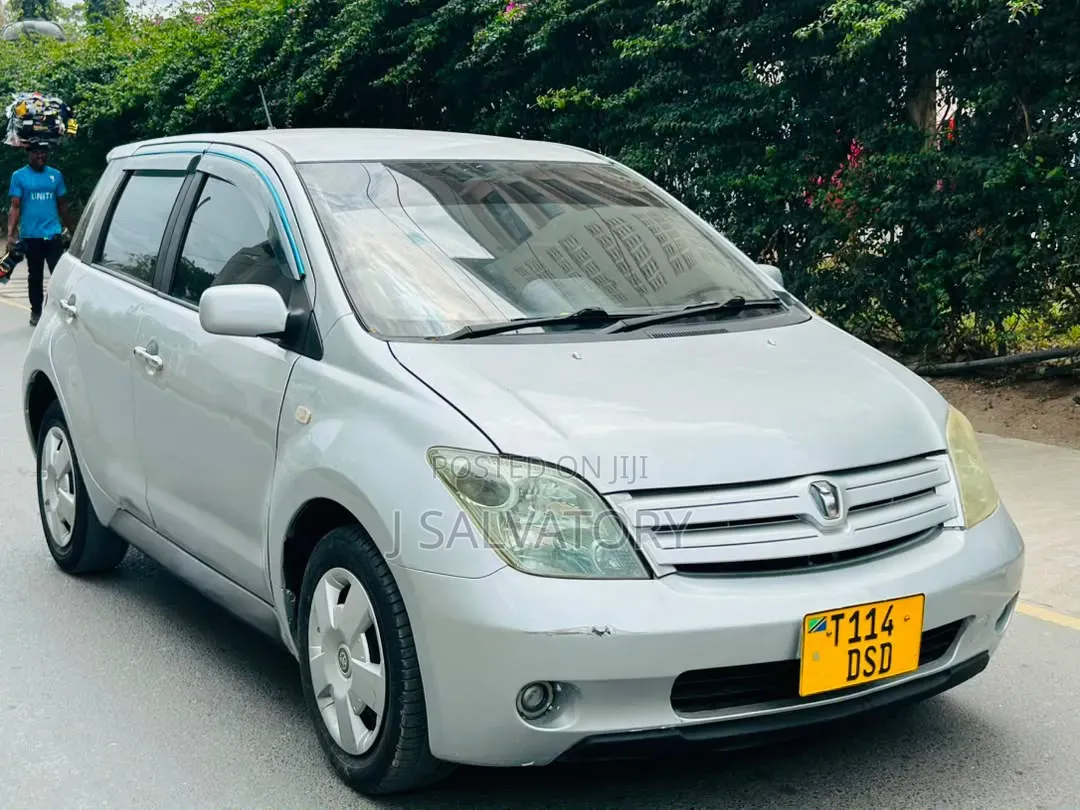 Toyota IST 2005 Silver