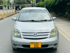 Toyota IST 2005 Silver