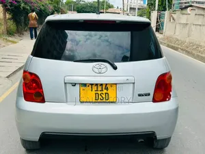 Toyota IST 2005 Silver