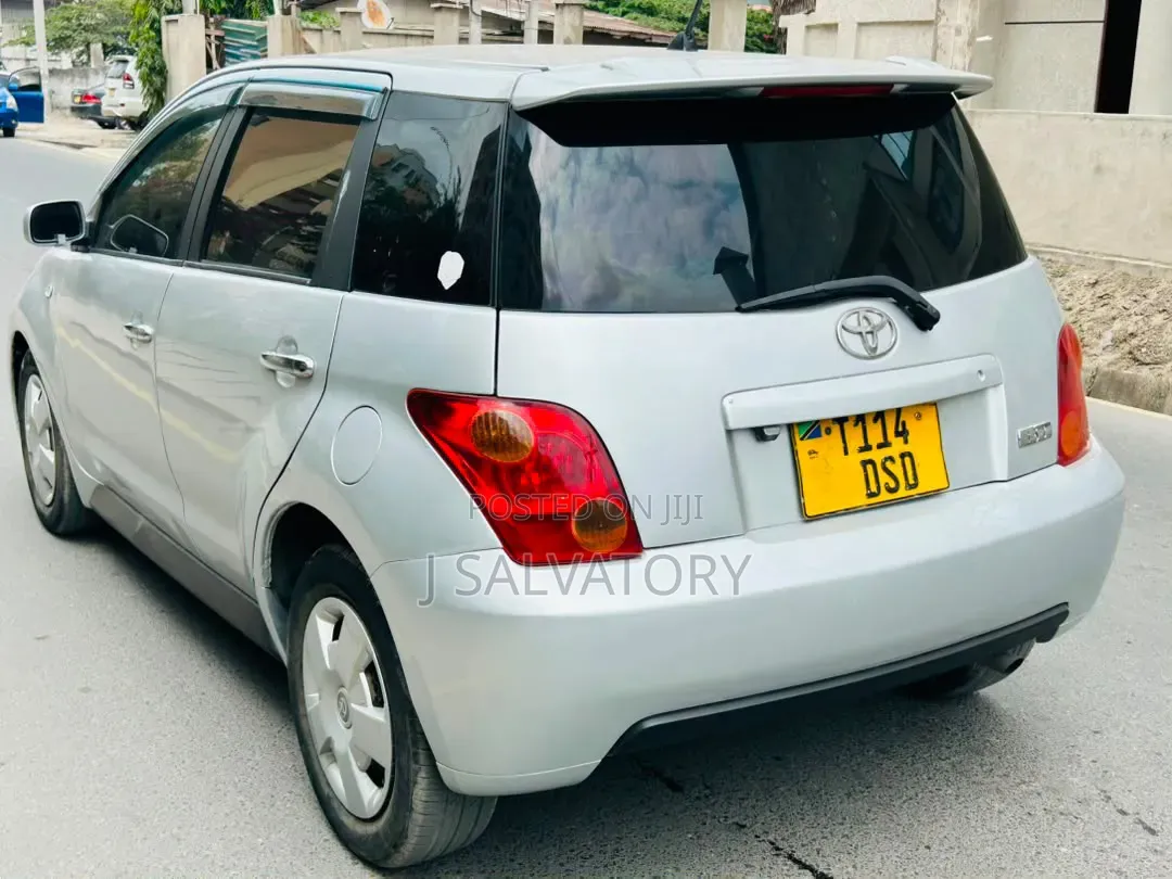 Toyota IST 2005 Silver
