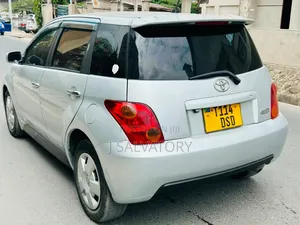 Toyota IST 2005 Silver