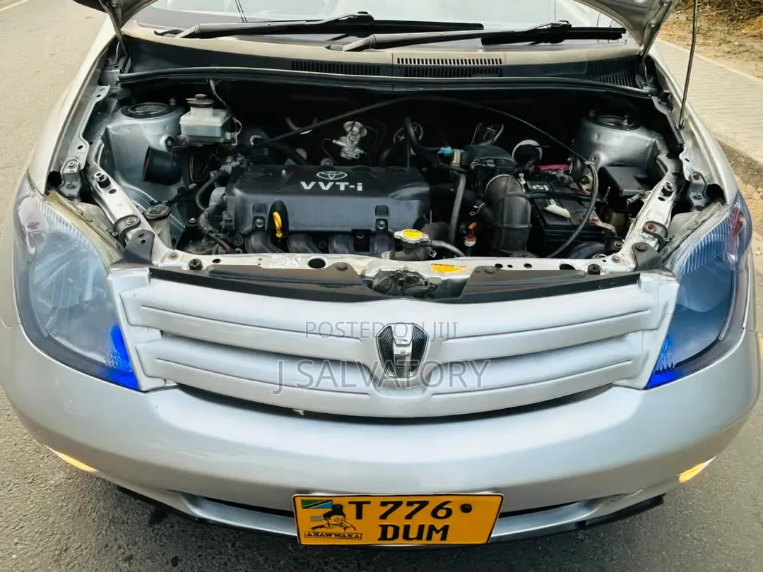Toyota IST 2004 Silver