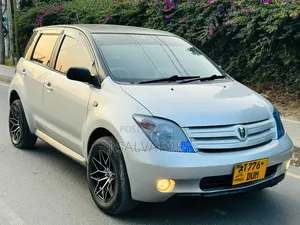 Toyota IST 2004 Silver