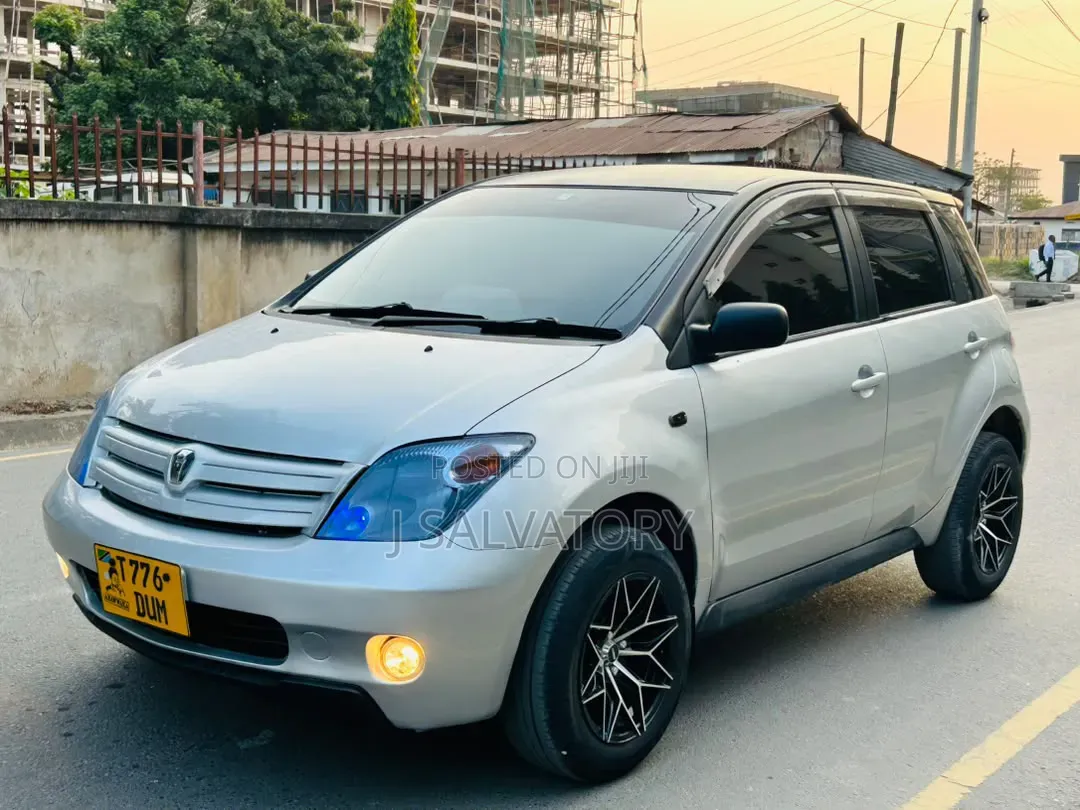 Toyota IST 2004 Silver
