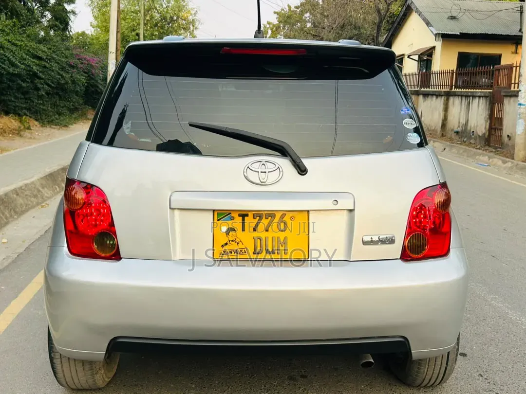 Toyota IST 2004 Silver