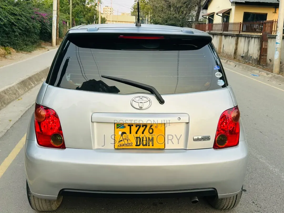 Toyota IST 2004 Silver