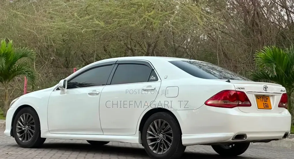Toyota Crown 2009 Off white