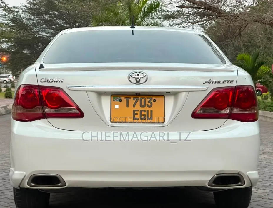 Toyota Crown 2009 Off white