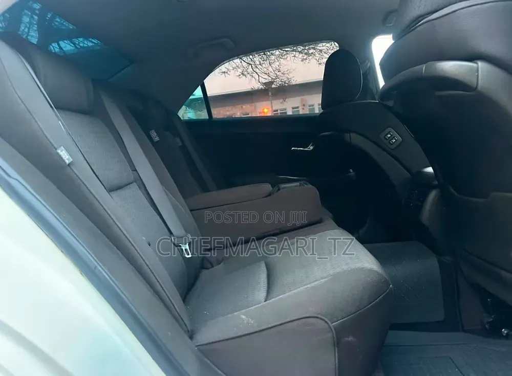 Toyota Crown 2009 Off white