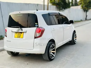 Toyota Ractis 2009 White