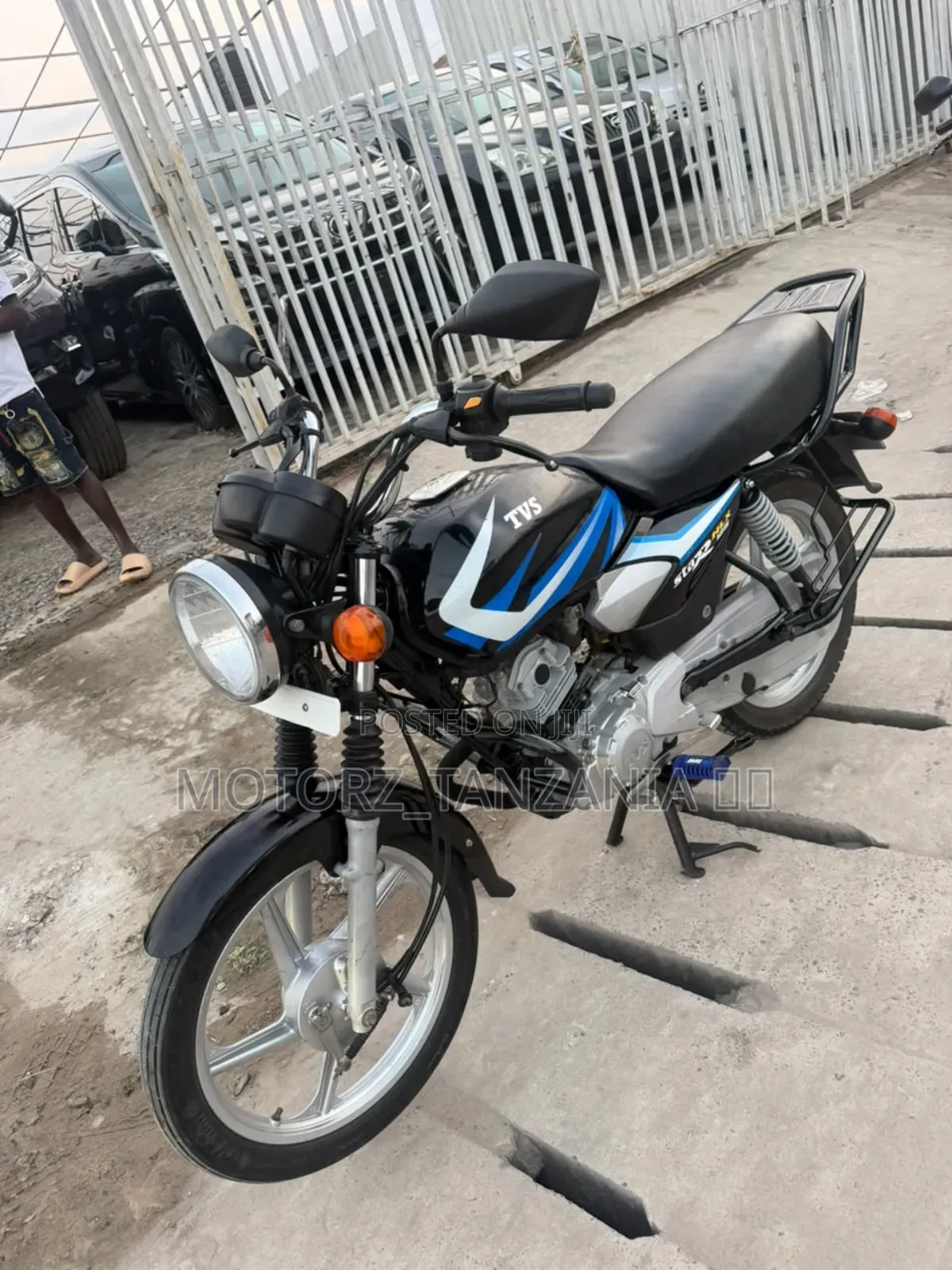 TVS HLX 125 2025 Black