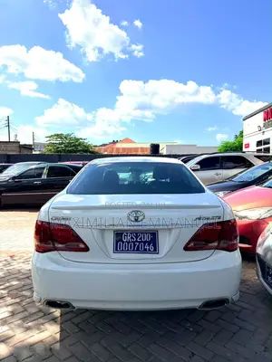 Toyota Crown 2009 White