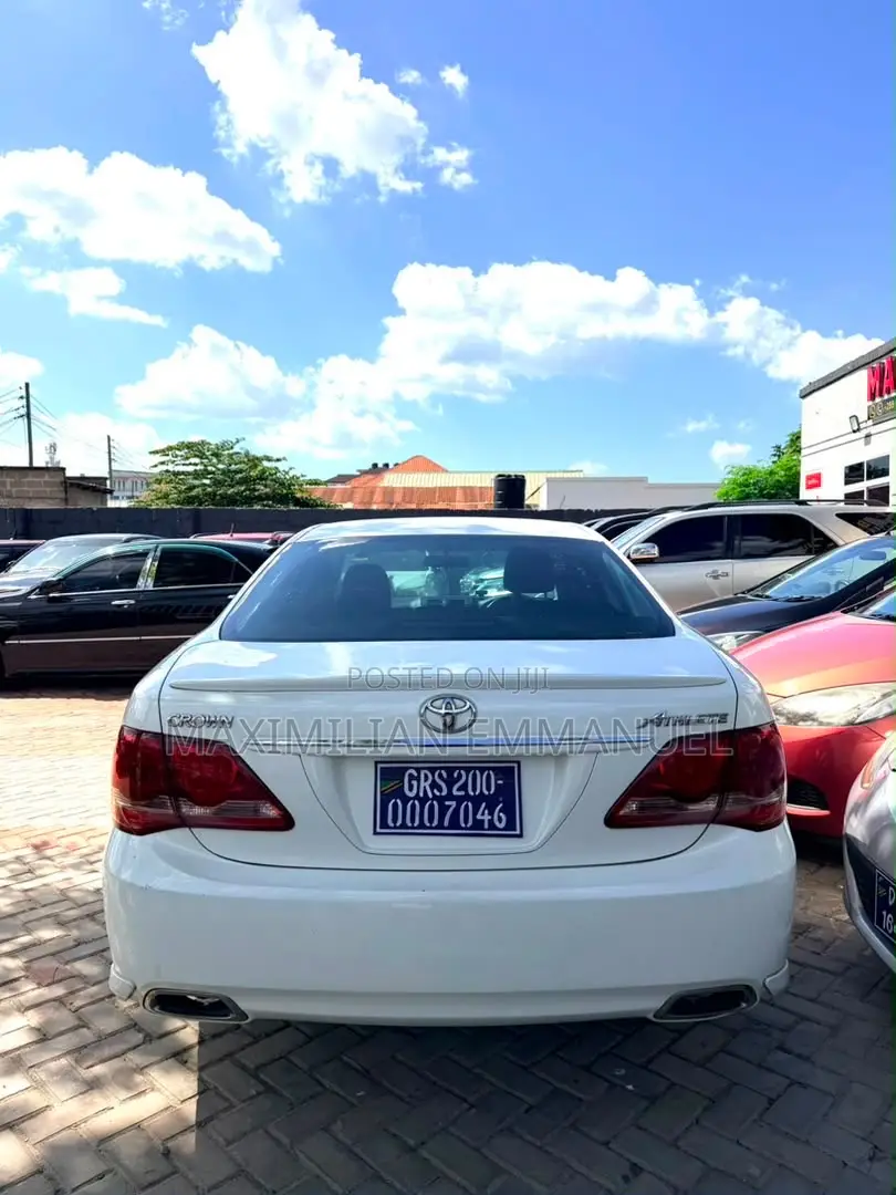 Toyota Crown 2009 White