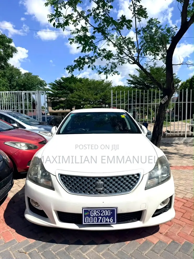 Toyota Crown 2009 White