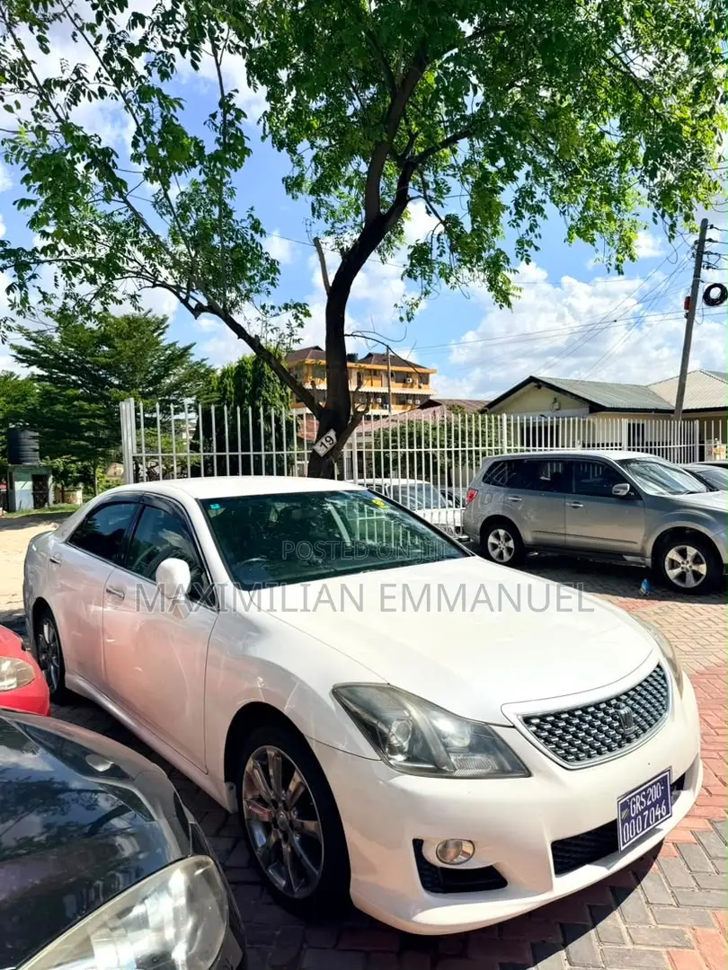 Toyota Crown 2009 White