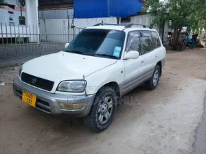 Toyota RAV4 1999 White