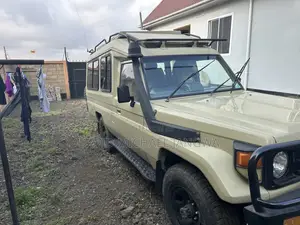 Toyota Land Cruiser 75 Troop C 1991 Beige