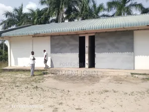 Godawn Sqmita 300 Kinapangishwa Milioni Moja Pugu Kajungeni.