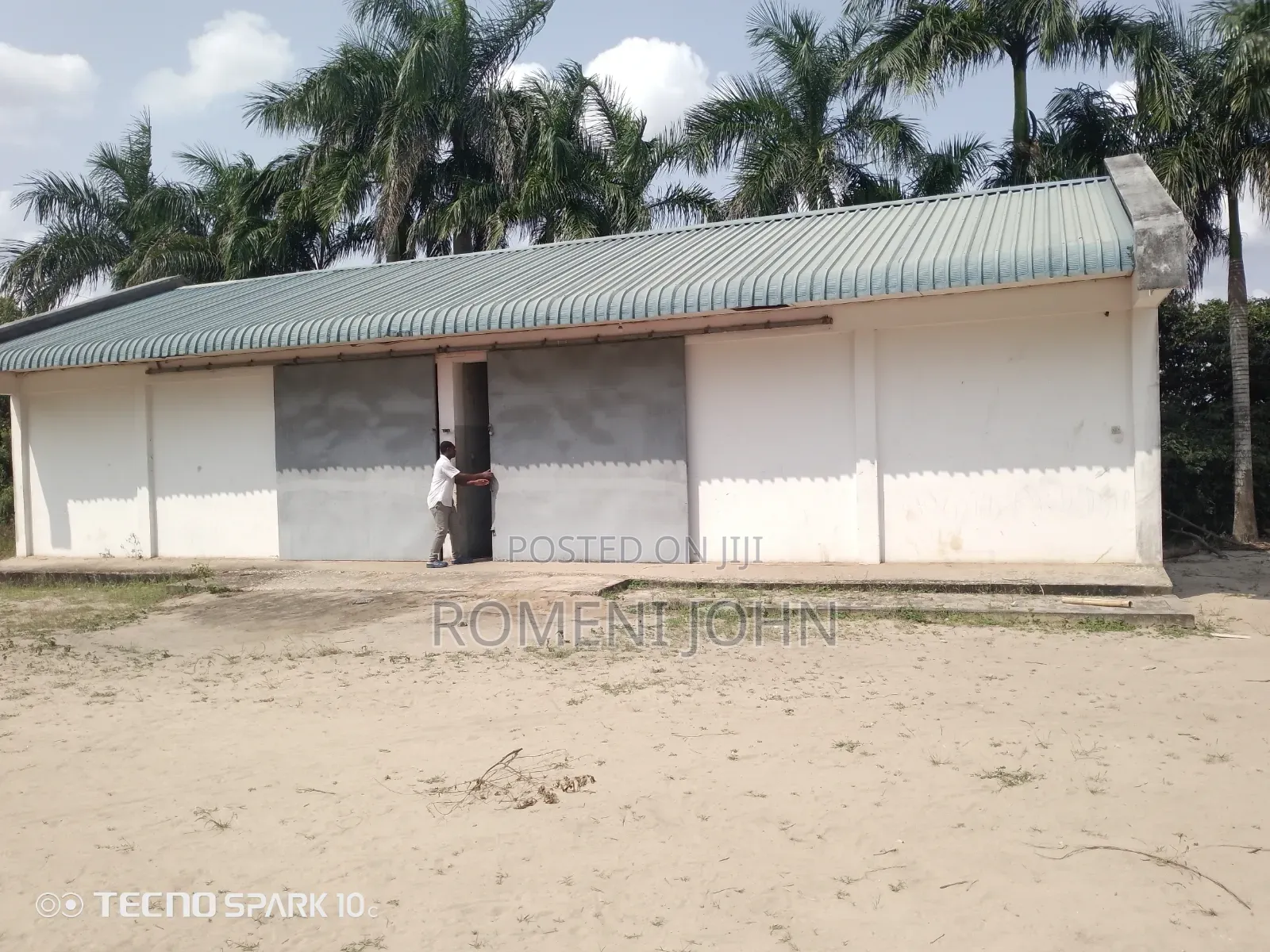 Godawn Sqmita 300 Kinapangishwa Milioni Moja Pugu Kajungeni.