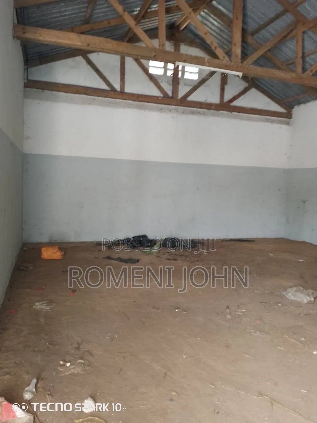 Godawn Sqmita 300 Kinapangishwa Milioni Moja Pugu Kajungeni.
