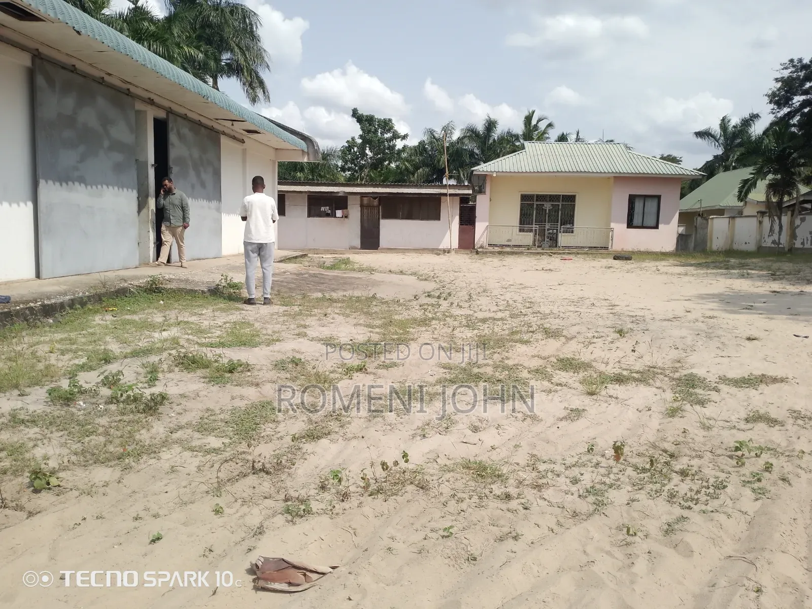 Godawn Sqmita 300 Kinapangishwa Milioni Moja Pugu Kajungeni.
