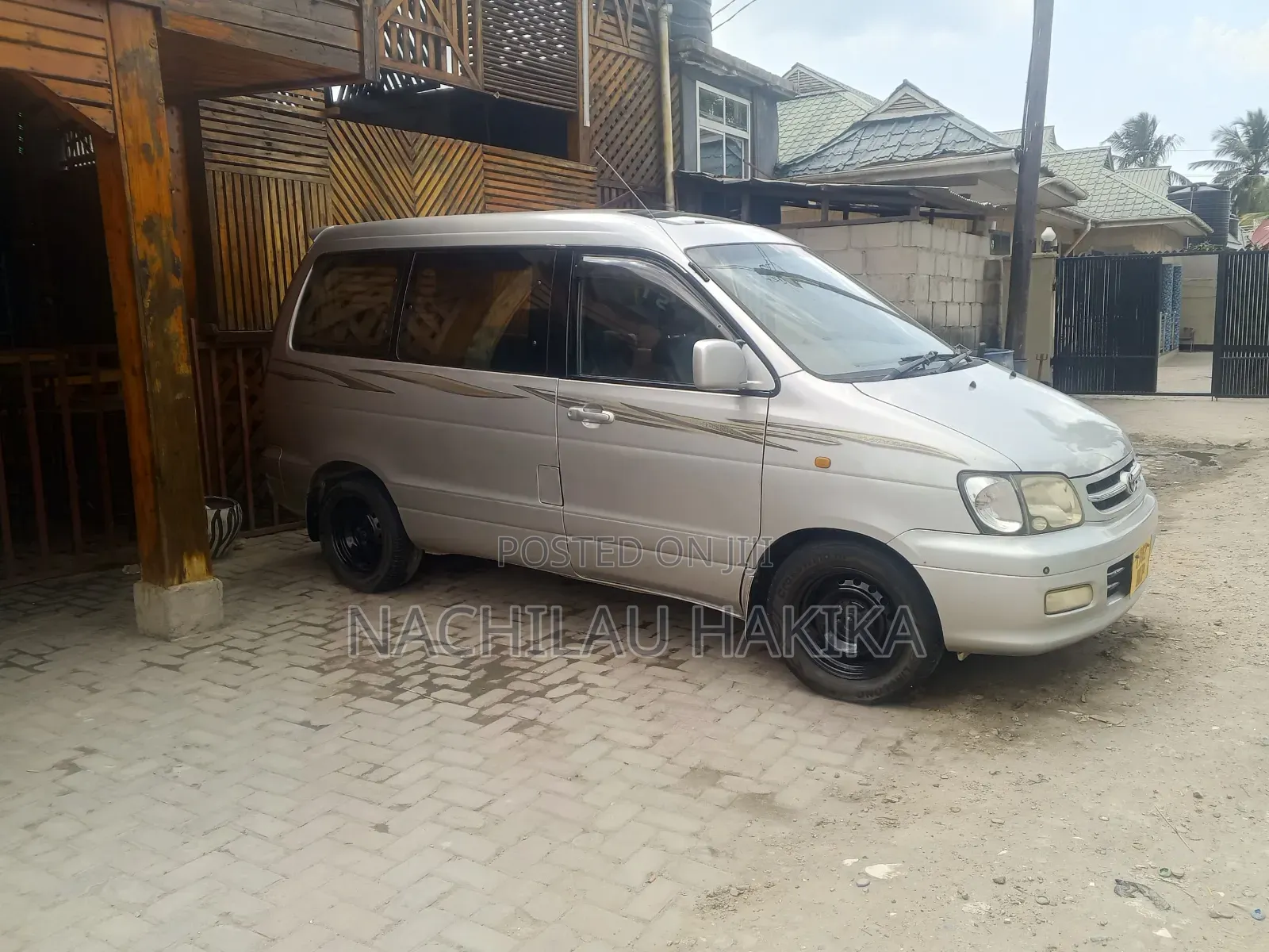 Toyota Noah 2001 Silver