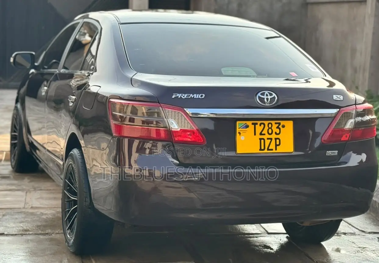 Toyota Premio 2011 Maroon