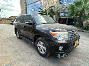 Toyota Land Cruiser 4.6 V8 GX 2017 Black