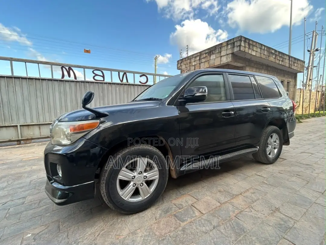Toyota Land Cruiser 4.6 V8 GX 2017 Black
