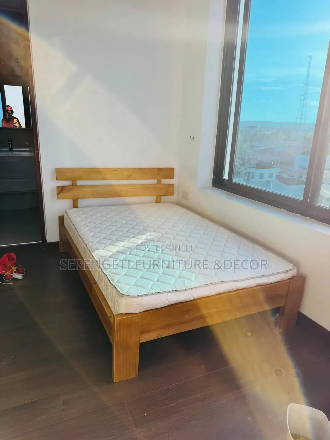 Kitanda Cha Mbao Cha Kisasa (Modern Wooden Slat Bed)