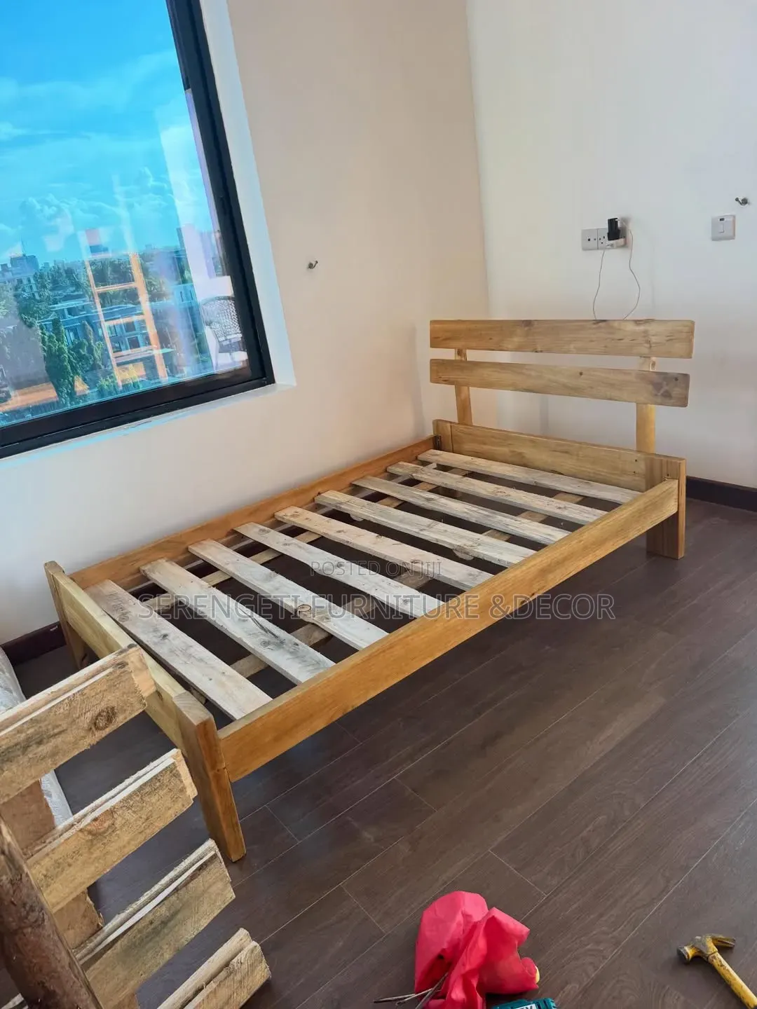 Kitanda Cha Mbao Cha Kisasa (Modern Wooden Slat Bed)