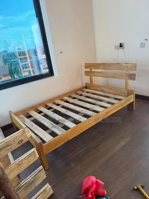 Kitanda Cha Mbao Cha Kisasa (Modern Wooden Slat Bed)